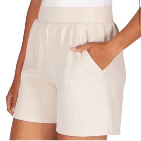NWOT Lazypants Shorts cream Elastic Waist Inseam  5” Pockets - Picture 3 of 6